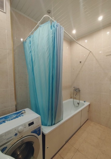 3 комн., 79 м², Сталинка, Центр - район пл. Орджоникидзе 12