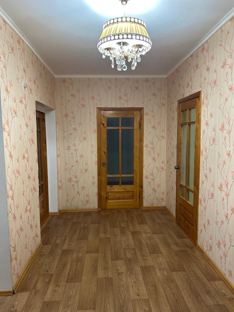 4 комн., 105 м², Блочный, Центр - район пл. Орджоникидзе 3