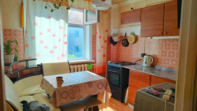 2 комн., 55 м², Дерев. б/у, 16 квартал 2