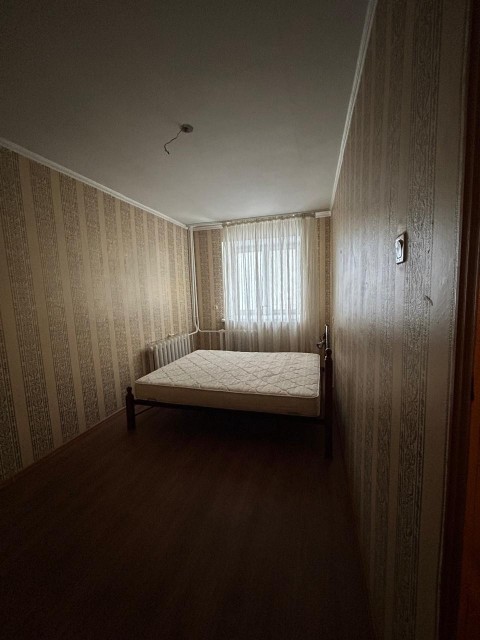 4 комн., 105 м², Блочный, Центр - район пл. Орджоникидзе 8