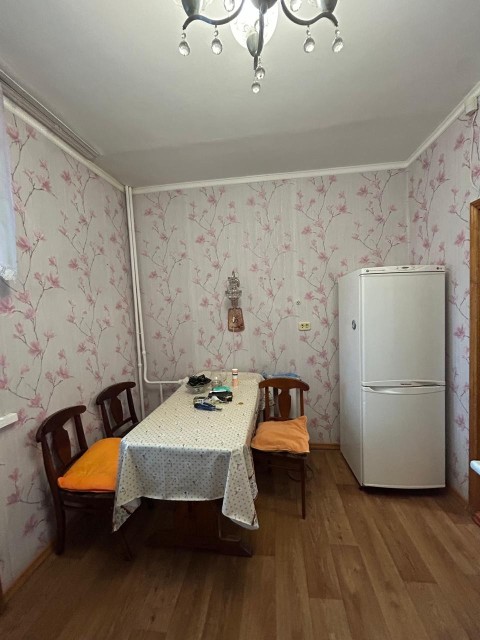 4 комн., 105 м², Блочный, Центр - район пл. Орджоникидзе 16