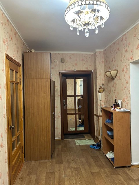 4 комн., 105 м², Блочный, Центр - район пл. Орджоникидзе 2