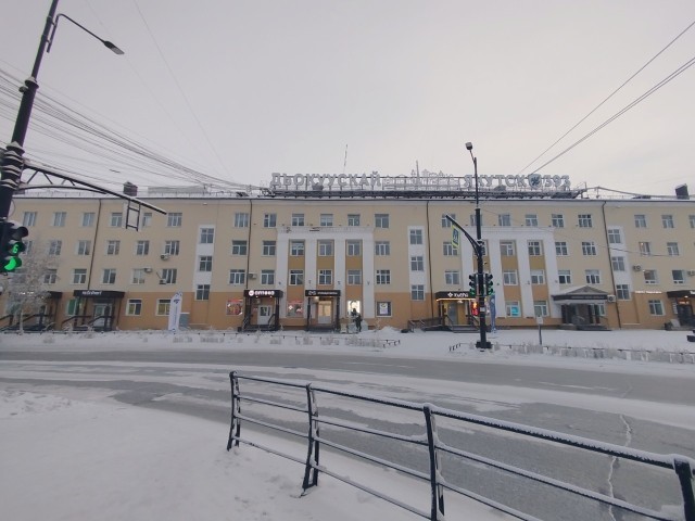 3 комн., 79 м², Сталинка, Центр - район пл. Орджоникидзе 3