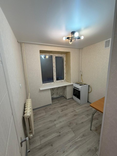 3 комн., 50 м², Блочный, Авиапорт 4