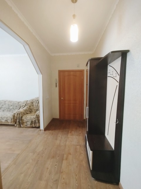 3 комн., 79 м², Сталинка, Центр - район пл. Орджоникидзе 11