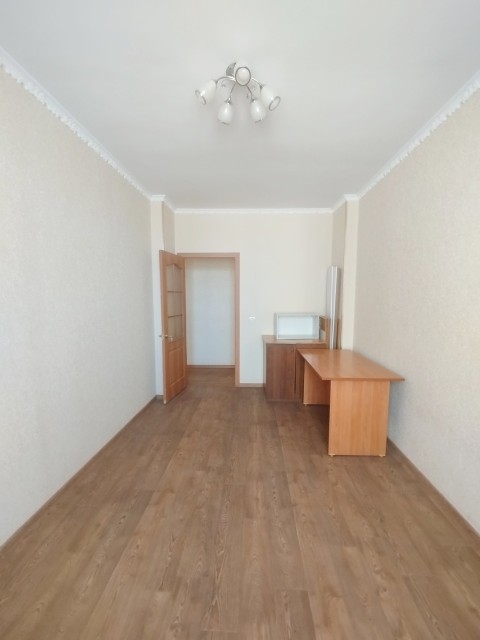 3 комн., 79 м², Сталинка, Центр - район пл. Орджоникидзе 9