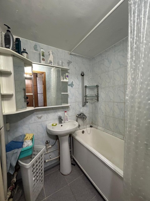 4 комн., 105 м², Блочный, Центр - район пл. Орджоникидзе 18