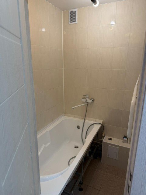 3 комн., 50 м², Блочный, Авиапорт 6