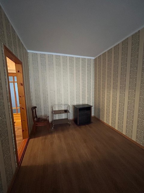 4 комн., 105 м², Блочный, Центр - район пл. Орджоникидзе 9