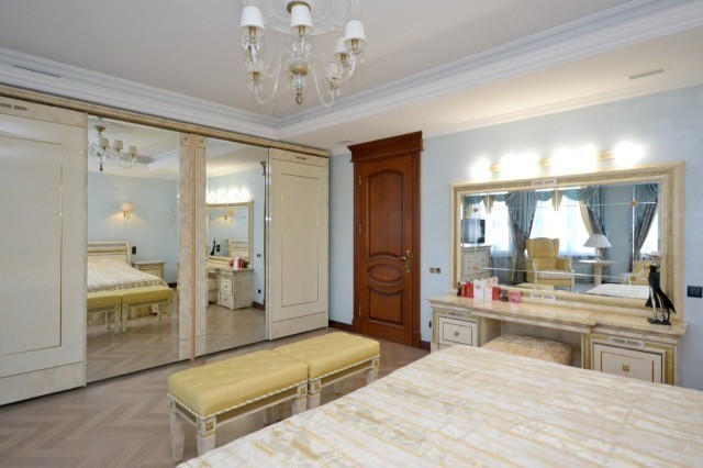 Больше 4 комн., 270 м², Монолитно-каркасный, Центр - район пл. Ленина 6