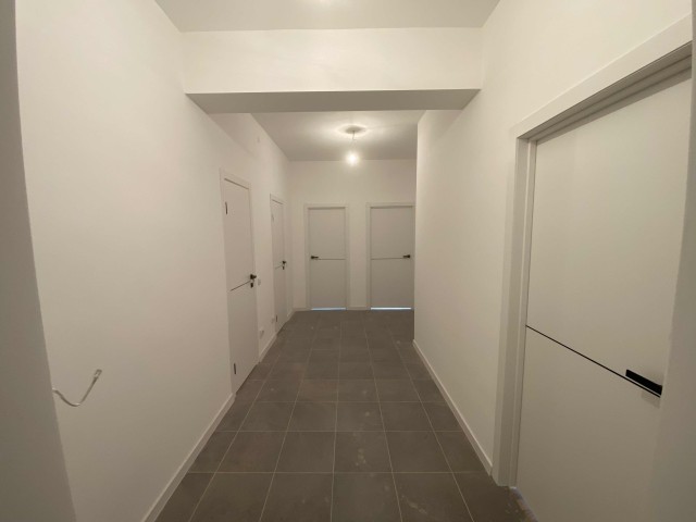 3 комн., 84 м², Блочный, Другие районы 10