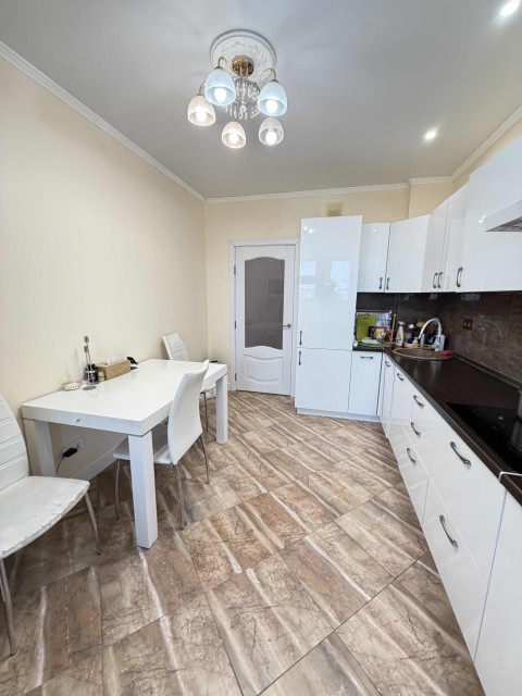 3 комн., 82 м², Монолитно-каркасный, Гимеин 10