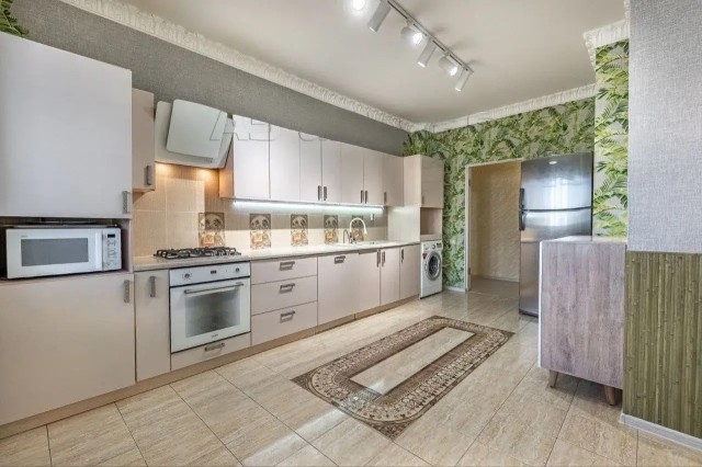 3 комн., 103 м², Монолитно-каркасный, Сахацирк 2