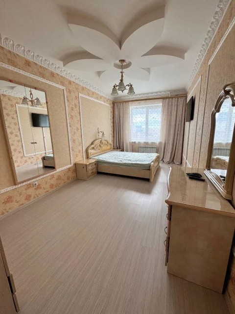 3 комн., 103 м², Монолитно-каркасный, Сахацирк 9