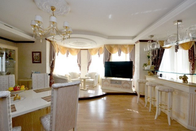 Больше 4 комн., 270 м², Монолитно-каркасный, Центр - район пл. Ленина 7