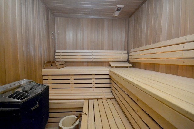 Больше 4 комн., 270 м², Монолитно-каркасный, Центр - район пл. Ленина 15