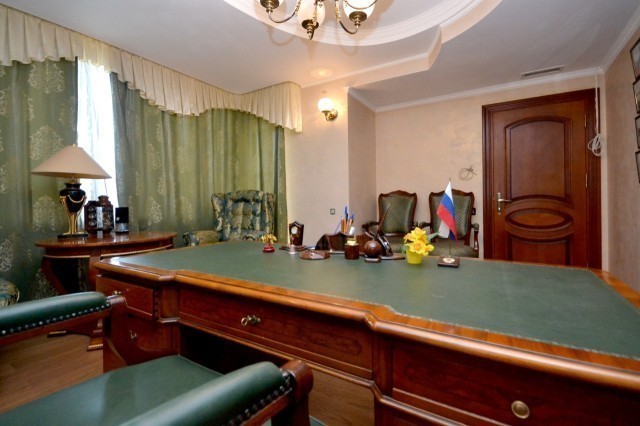 Больше 4 комн., 270 м², Монолитно-каркасный, Центр - район пл. Ленина 4