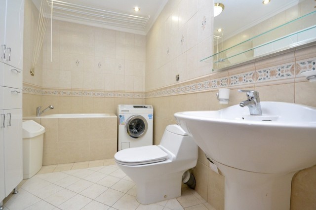 Больше 4 комн., 270 м², Монолитно-каркасный, Центр - район пл. Ленина 16