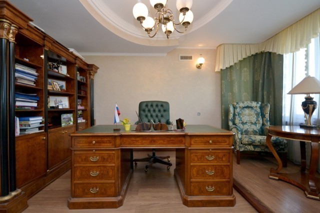 Больше 4 комн., 270 м², Монолитно-каркасный, Центр - район пл. Ленина 3