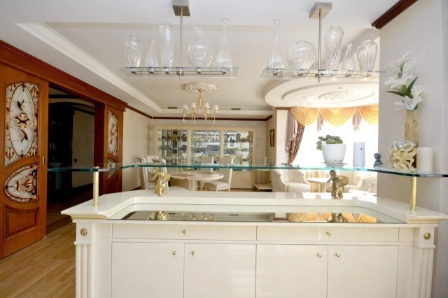 Больше 4 комн., 270 м², Монолитно-каркасный, Центр - район пл. Ленина 8