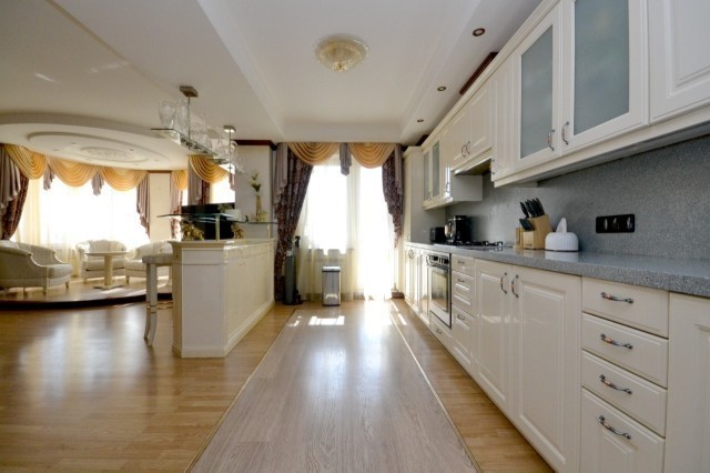 Больше 4 комн., 270 м², Монолитно-каркасный, Центр - район пл. Ленина 11