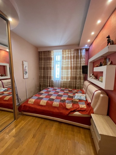 3 комн., 70 м², Инд. планировка, Центр - район пл. Орджоникидзе 9