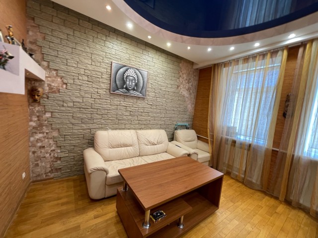 3 комн., 70 м², Инд. планировка, Центр - район пл. Орджоникидзе 2