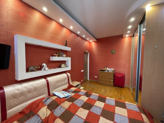 3 комн., 70 м², Инд. планировка, Центр - район пл. Орджоникидзе 8