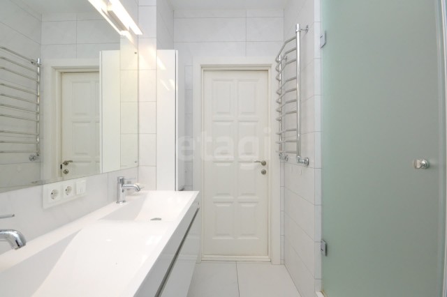 3 комн., 108 м², Монолитно-каркасный, 203 мкрн. 18