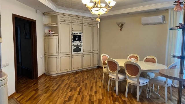 4 комн., 162 м², Монолитно-каркасный, Центр - район пл. Ленина 12
