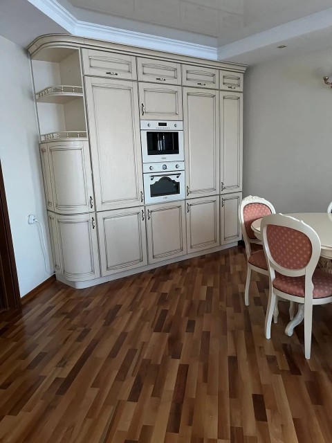 4 комн., 162 м², Монолитно-каркасный, Центр - район пл. Ленина 10