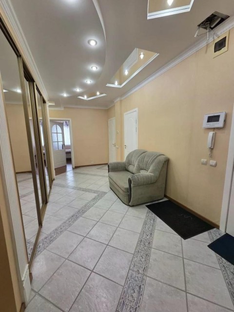 4 комн., 134 м², Инд. планировка, Старый город 3