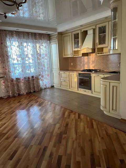 4 комн., 162 м², Монолитно-каркасный, Центр - район пл. Ленина 2