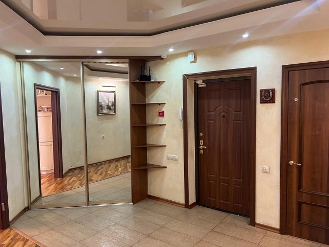 4 комн., 162 м², Монолитно-каркасный, Центр - район пл. Ленина 3