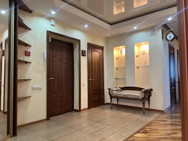 4 комн., 162 м², Монолитно-каркасный, Центр - район пл. Ленина 13