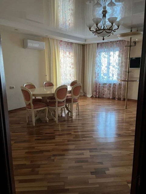 4 комн., 162 м², Монолитно-каркасный, Центр - район пл. Ленина 11