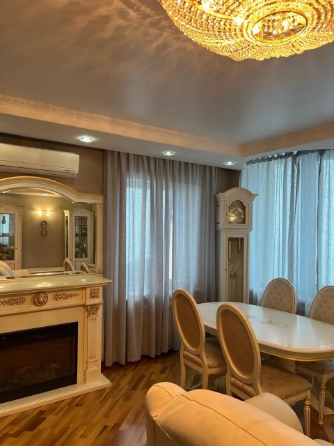 4 комн., 162 м², Монолитно-каркасный, Центр - район пл. Ленина 7