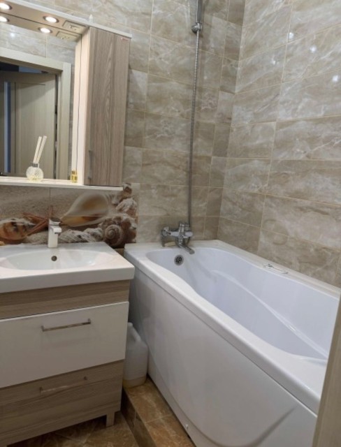 2 комн., 56 м², Блочный, 16 квартал 2