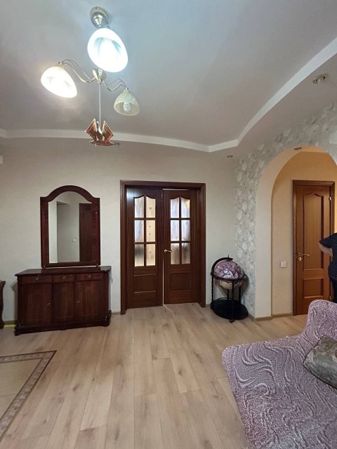 4 комн., 172 м², Блочный, Крытый рынок 14