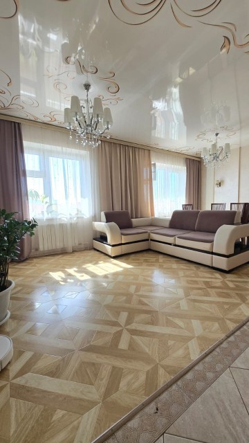 3 комн., 94 м², Блочный, Апельсин 2