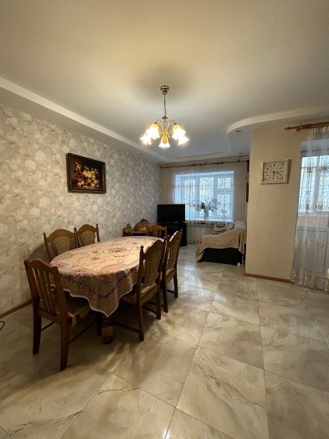 4 комн., 172 м², Блочный, Крытый рынок 9
