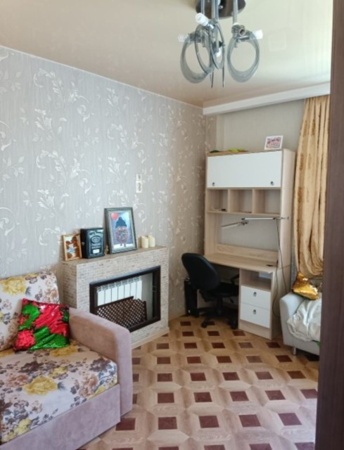 3 комн., 81 м², Блочный, Центр - район пл. Орджоникидзе 5