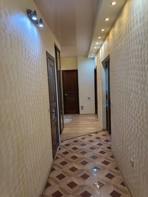 3 комн., 81 м², Блочный, Центр - район пл. Орджоникидзе 3