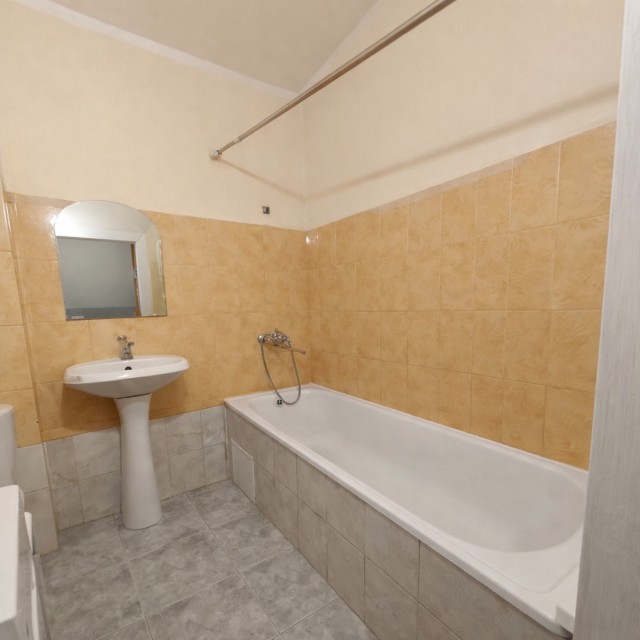 1 комн., 35 м², Блочный, Областная больница, рынок "Манньыаттаах" 6