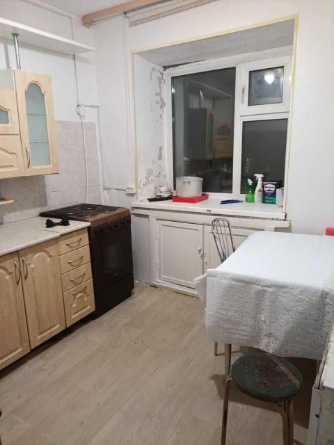 2 комн., 40 м², Блочный, Кинотеатр Лена 3