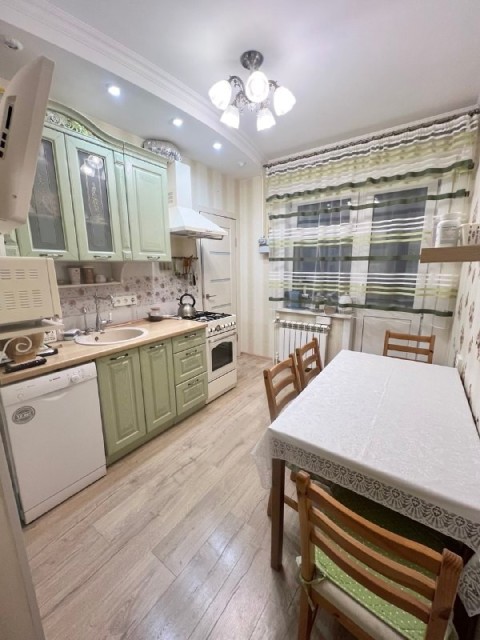 2 комн., 65 м², Монолитно-каркасный, Кинотеатр Лена 4