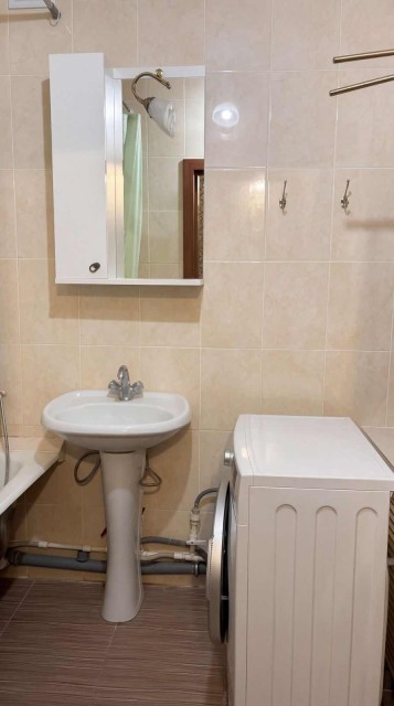 2 комн., 75 м², Монолитно-каркасный, Кинотеатр Лена 5