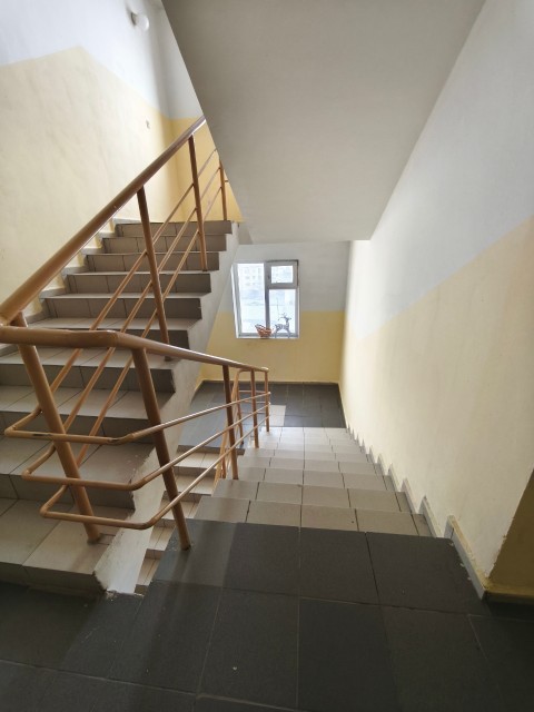 1 комн., 35 м², Блочный, Областная больница, рынок "Манньыаттаах" 11