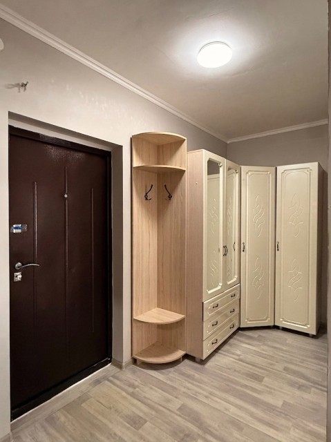 1 комн., 36 м², Монолитно-каркасный, Областная больница, рынок "Манньыаттаах" 7