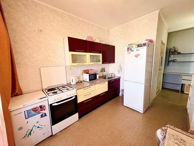 1 комн., 35 м², Инд. планировка, Областная больница, рынок "Манньыаттаах" 9